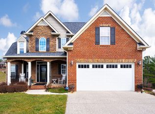 1703 Criswell Ct, Soddy Daisy, TN 37379