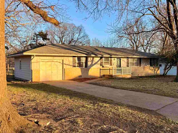 1709 Blackard Ln, Ponca City, OK 74604