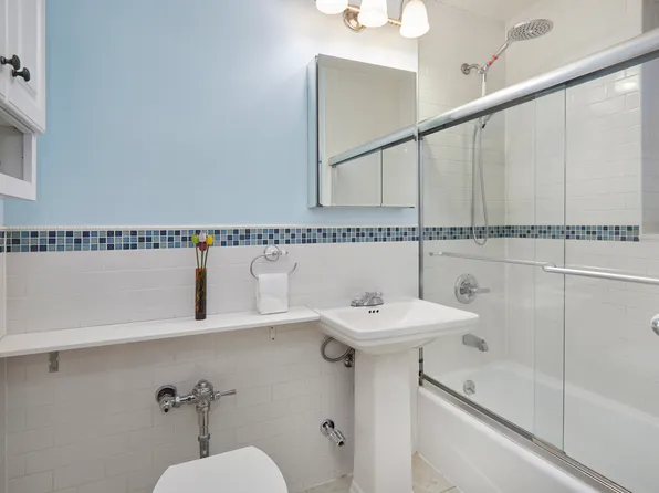 30 Monroe Place image 5 of 6