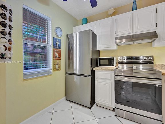 3rd image of 2861 Somerset Dr APT 211