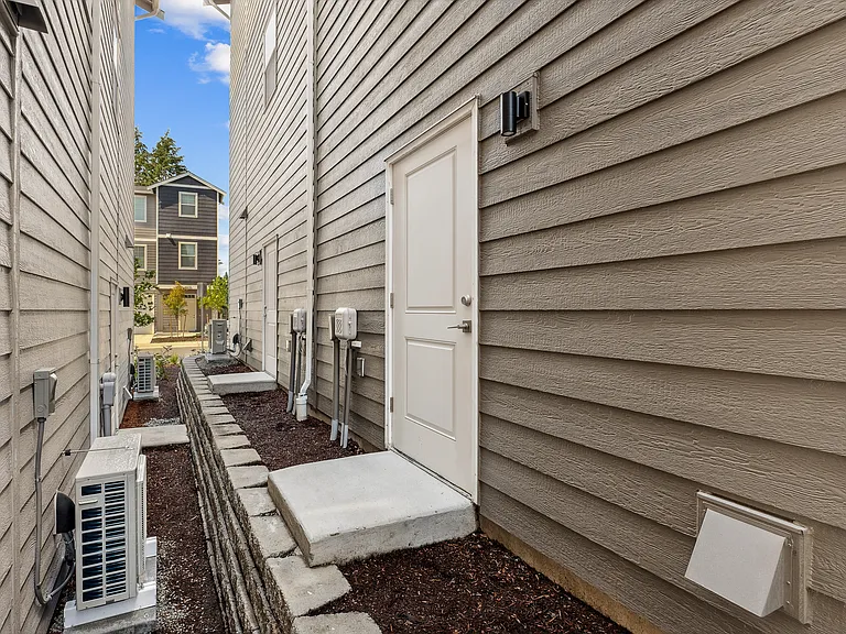 Broadmoor Commons Townhomes — Photo 40
