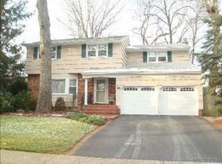 11 Woodland Ter, Merrick, NY 11566