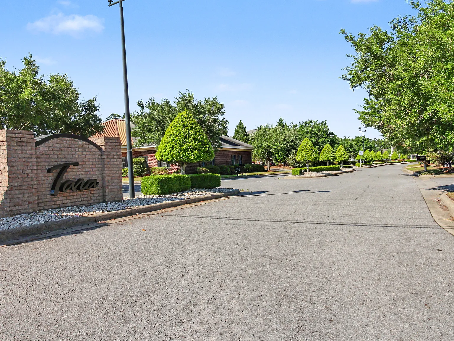 1925 Tara Ct — Photo 2