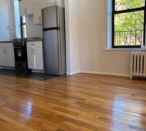 3rd image of 310 Grand Ave APT 3