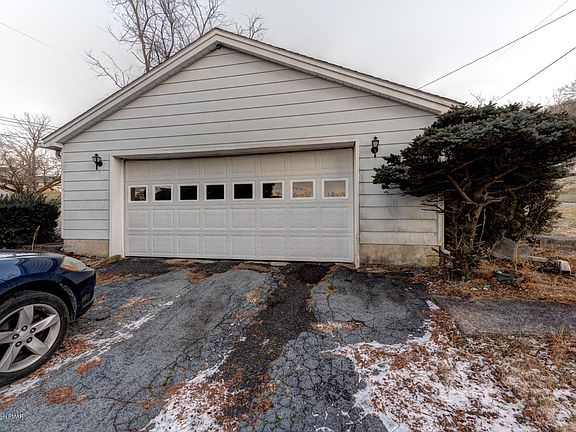 2nd image of 434 Walnut Dr