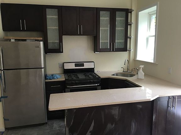 2nd image of 154 Lefferts Pl APT 2