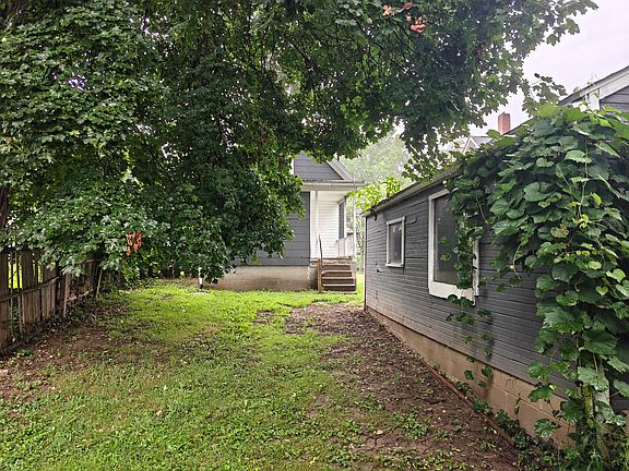 3rd image of 2314 13th St SW