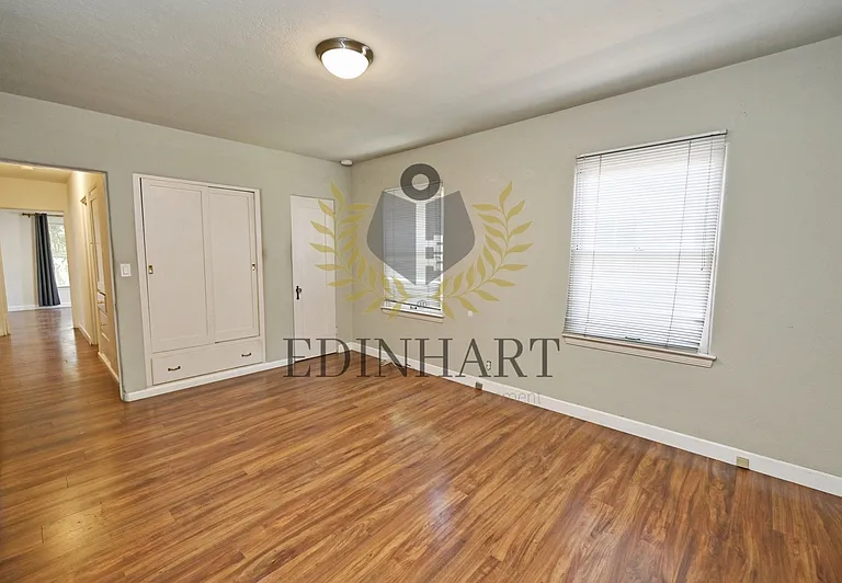 145 E University Ave — Photo 32