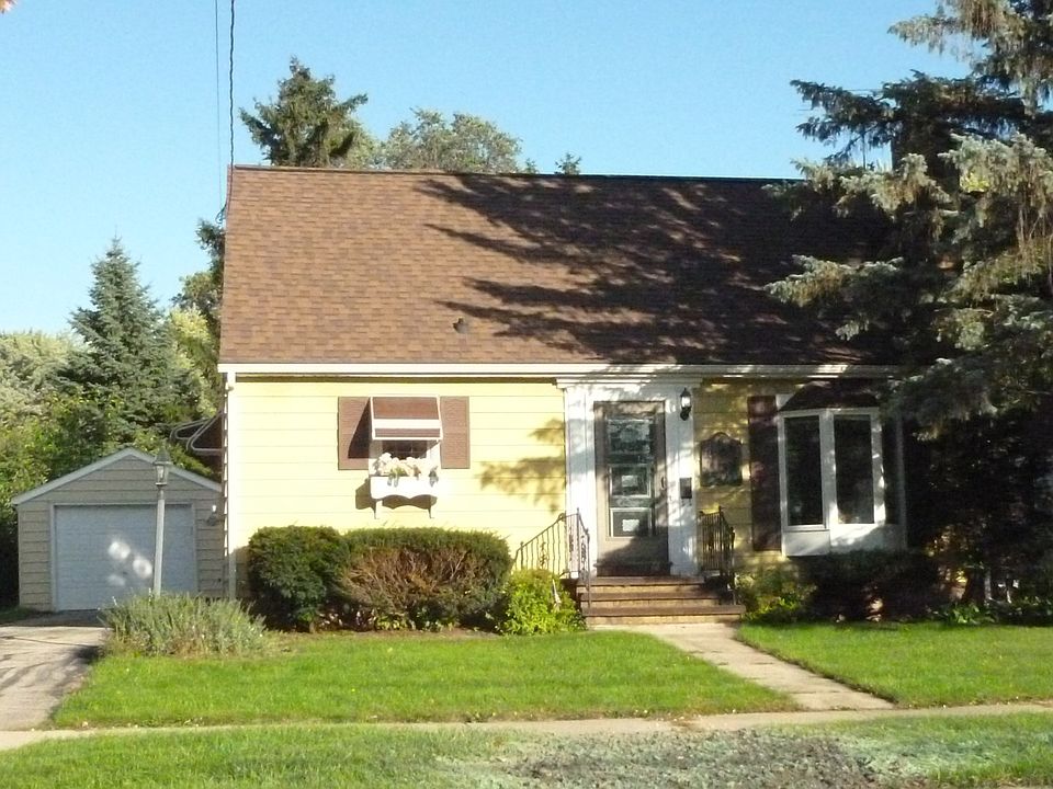 1 Owner charmer says welcome!