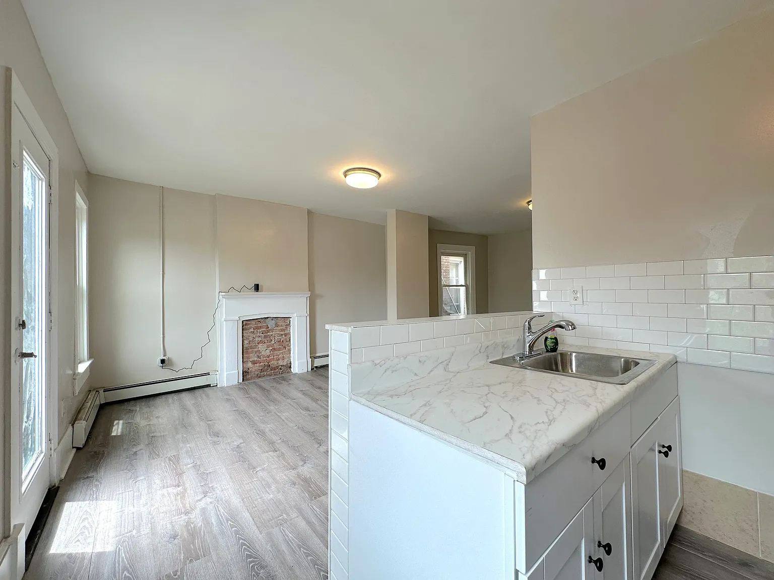 2 bed, 900 sqft, $1,800 — Photo 4