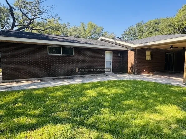 565 E Round Bunch Rd, Bridge City, TX