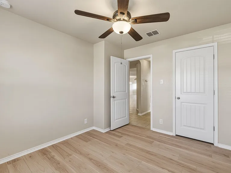 8810 Double Oak — Photo 21