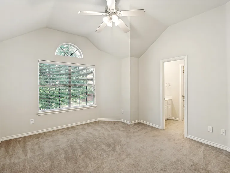 11800 Pondview Ln — Photo 20