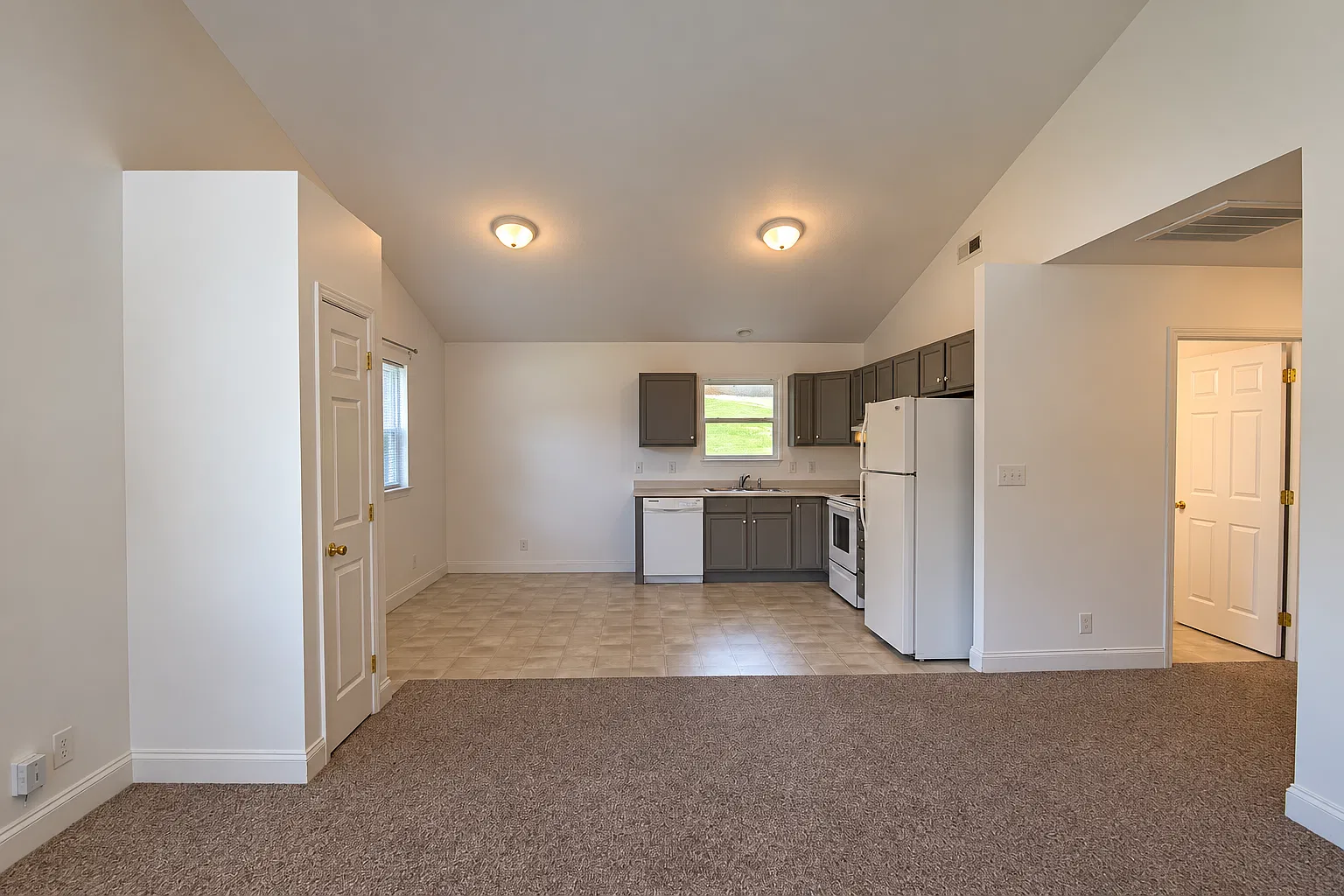2 bed, 960 sqft, $1,700 — Photo 3