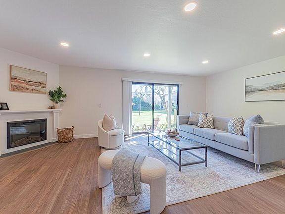 3rd image of 3850 Rio Rd APT 24
