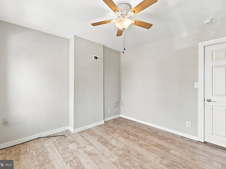 2307 N Mascher St — Photo 15