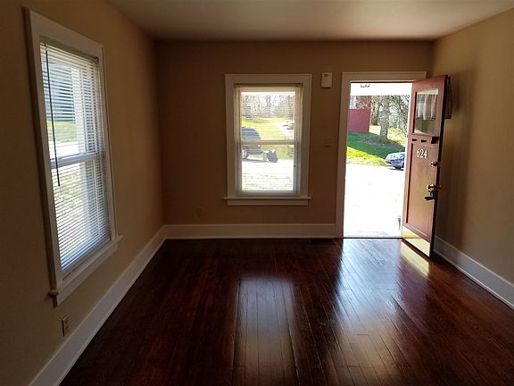 3rd image of 624 Willow St