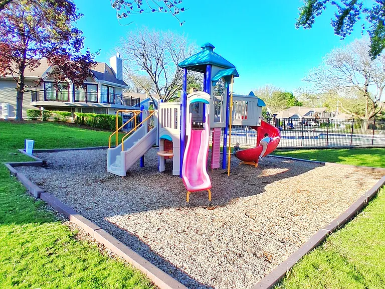 220 Oak Knoll Ct #B2 — Photo 23