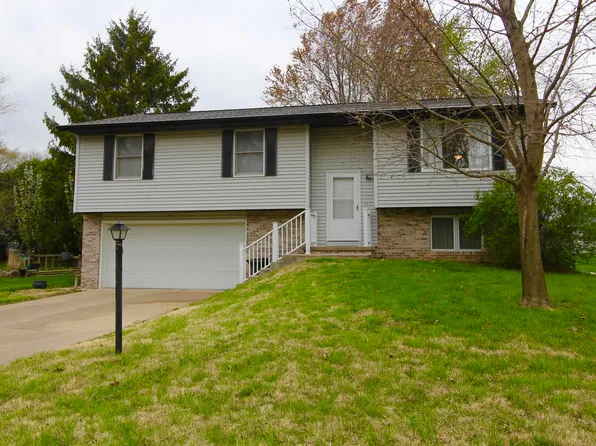 135 Shoshone Dr, East Peoria, IL 61611