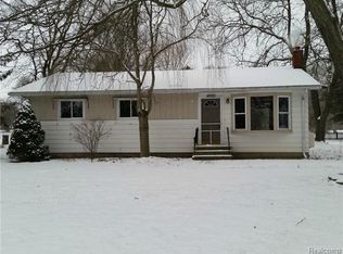 11049 Silver Dr, Hamburg Twp, MI 48189