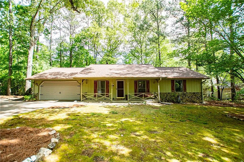 3 bed, 2.0 bath, 1652 sqft, $2,300 — Photo 1