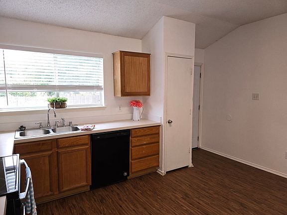 5th image of 969 Fenway Ln