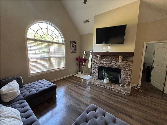4th image of 2055 Stonebrook Dr