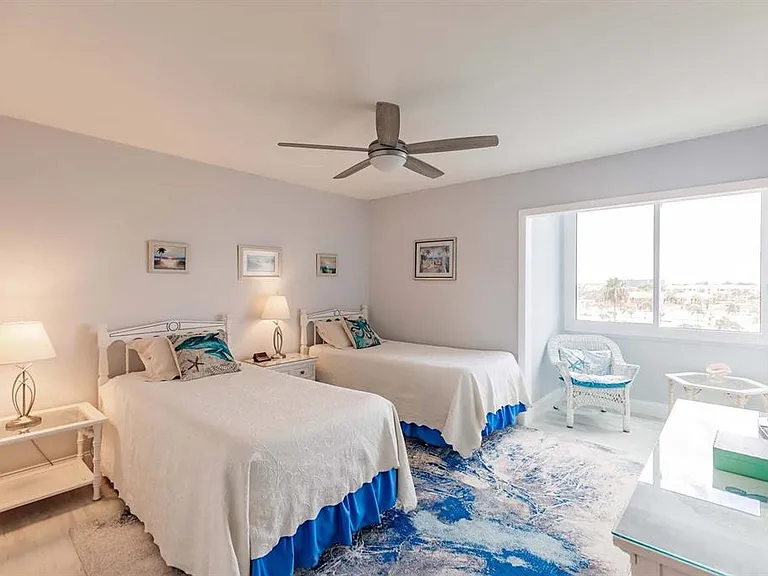 1125 W Peppertree Dr #501 — Photo 12