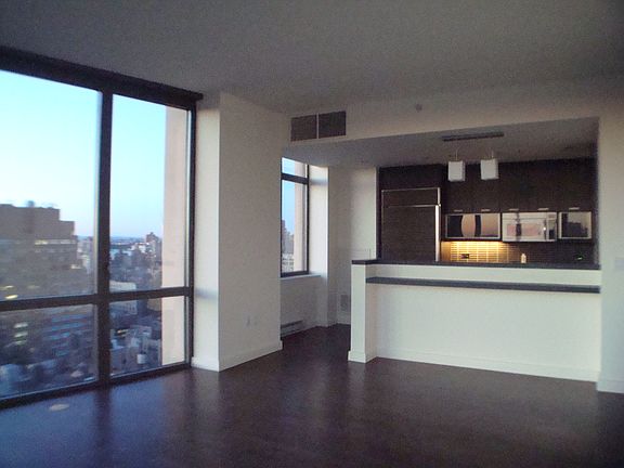 5th image of 101 W 24th St APT 30B