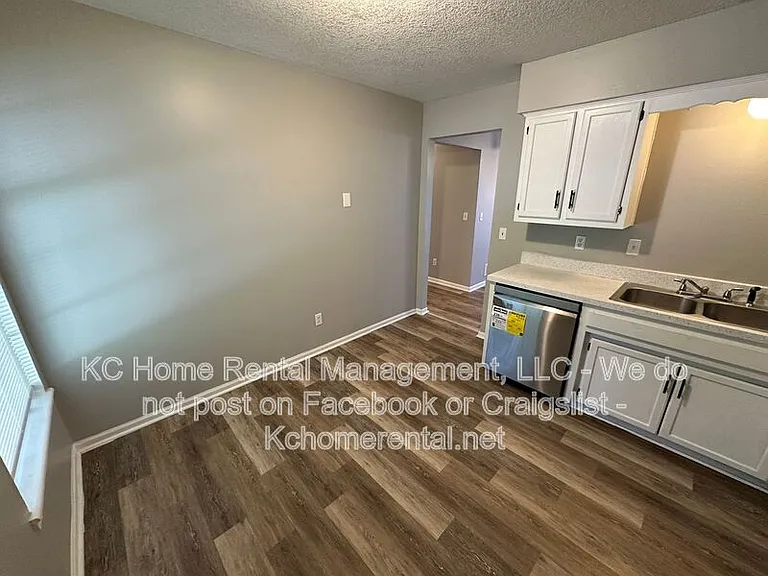 211 NW Barr Rd #C — Photo 8