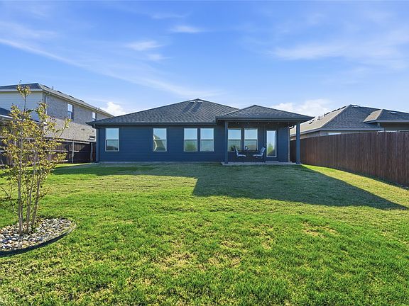 4th image of 748 Ruellia St