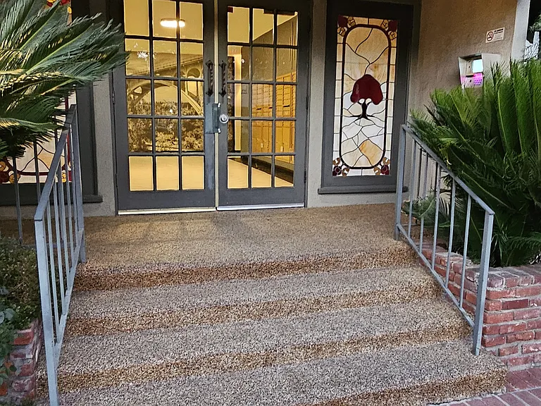 330 S Mentor Ave #209 — Photo 2