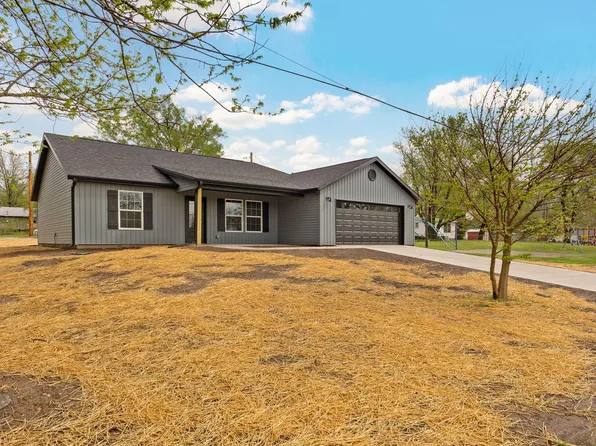 215 W Cofield Street, Aurora, MO 65605