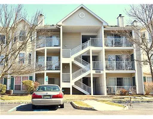 96 Clay St photo 1