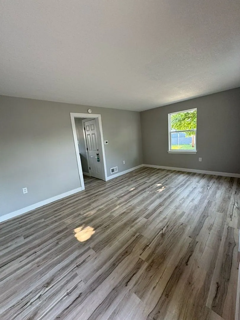 2405 Carew St. — Photo 3
