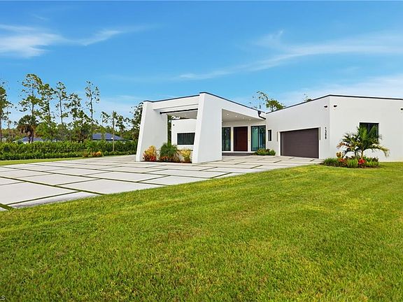 5th image of 1388 Everglades BLVD N