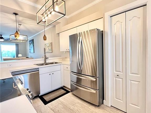 3rd image of 7515 Stoneybrook Dr APT 825