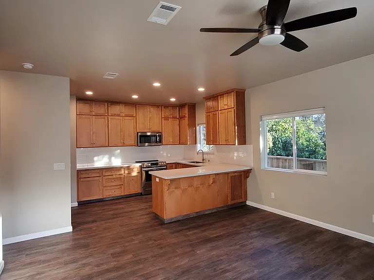 432 Grand Ave — Photo 4