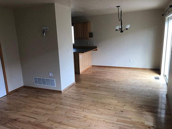 2nd image of 946 N River Rock Dr
