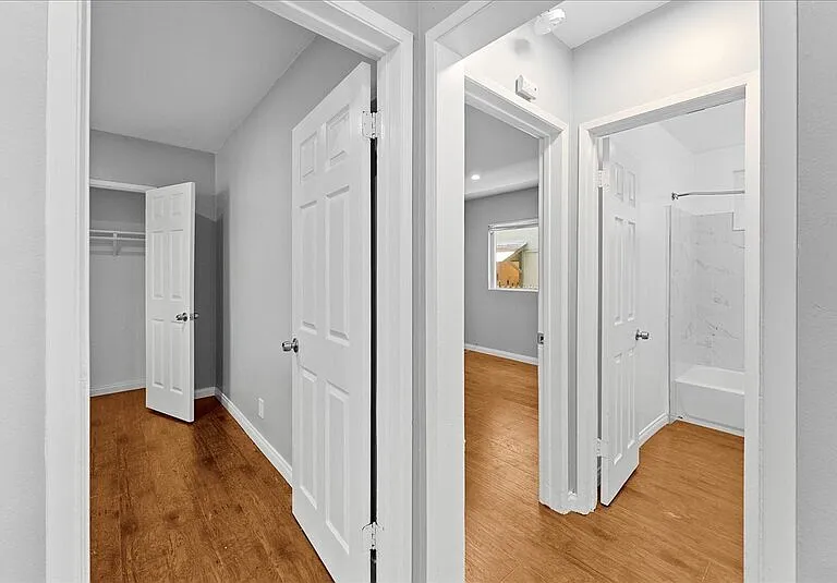 1711 Delaware Ave #5 — Photo 2