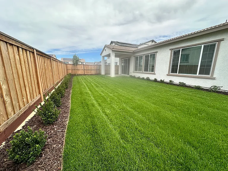 527 E Fiorino St — Photo 22