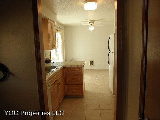4th image of 717 SE 105th Ave