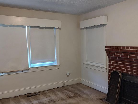 4th image of 802 N Virginia St
