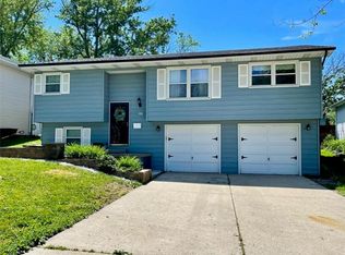 2121 N Oakcrest Ct, Decatur, IL 62526