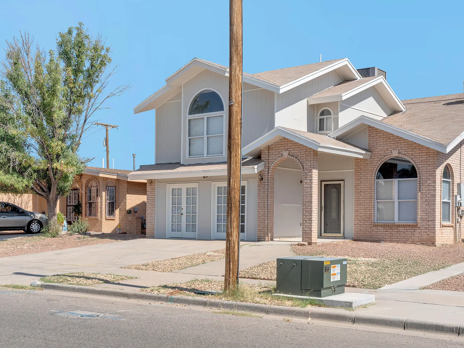 3 bed, 2.0 bath, 1963 sqft, $1,650 — Photo 2