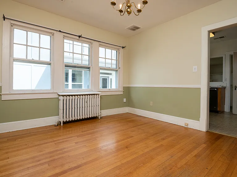 931 N Edgewood St — Photo 5
