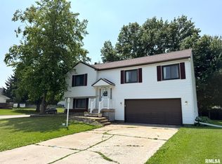 402 Bandy Ave, Galesburg, IL 61401