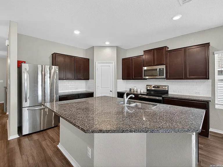 2902 Daisy Mdw — Photo 7