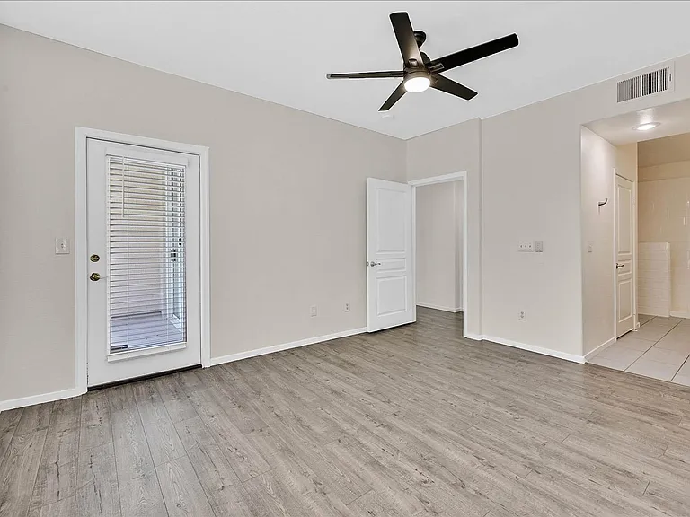 908 Domnus Ln #105 — Photo 18