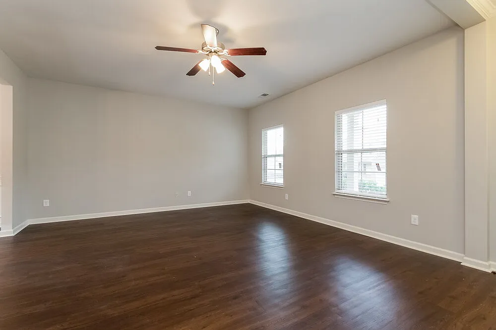 4 bed, 2.5 bath, 1882 sqft, $2,275 — Photo 2